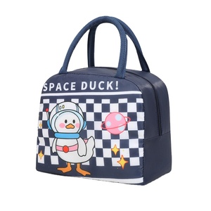 Lonchera Impermeable con Aislamiento Térmico, Diseño de Oso Espacial de Dibujos Animados, Fabricada en Vietnam, con Cierre de Cremallera, Material 420D/PVC, para Uso en Exteriores - Product Image 4