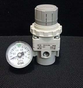 Régulateur d'air SMC AR20-01BG-A avec ports de 1/8 et 1/4, garantie de 12 mois, différentes réglages de plage de mesure - Product Image 6