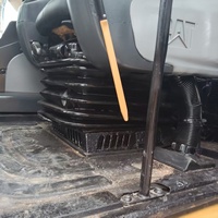 Excavatrice sur chenilles diesel Hyundai 220lc-9 d'occasion avec système de creusement hydraulique pour projets de construction