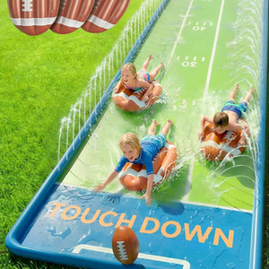 Tobogán acuático de 3 carriles con temática de fútbol, con rociadores y tablas. - Product Image 1