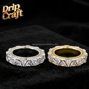 Anello Hip-hop con Diamanti, Montatura Triangolare in Rame con Zirconi, Stile Unisex per Festival Musicali e <span class=keywords><strong>Rap</strong></span>, Accessorio all'Ingrosso - Product Image 1