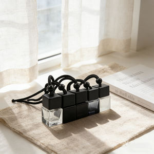 Flacon de parfum pour voiture en verre personnalisé 8ml 10ml multicolore avec sangle de suspension - Product Image 1