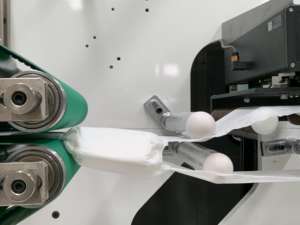 अच्छी तरह से इस्तेमाल किया हुआ डायपर बनाने के लिए मशीन पूरी तरह से स्वचालित सेकंड हैंड बेबी डायपर मशीन - Product Image 3