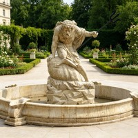 Fontaine en marbre élégante et artisanale avec sculptures de femme et de coquillages, cascade d'eau en pierre à plusieurs niveaux avec bassin pour la décoration