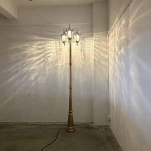 Lámpara de Calle LED de Estilo Europeo Antiguo para Jardín y Patio, con Poste Eléctrico Moderno, Impermeable IP65 y Pantalla de Vidrio - Product Image 1