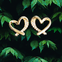Boucles d'oreilles clips plaqué or 18 carats en forme de cœur, pavé de zircone cubique, invisibles et sans douleur pour oreilles non percées, inaltérables, 2026 FactoryGift Clip on Charms