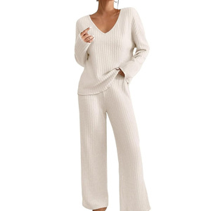 ชุดเซ็ตไหมพรมถักลายหนาสำหรับผู้หญิง ชุดสองชิ้นสำหรับฤดูใบไม้ร่วง เสื้อคอเต่าแขนยาว กางเกงขายาวทรงหลวม ชุดลำลองแสนสบายสำหรับวันพักผ่อน - Product Image 1