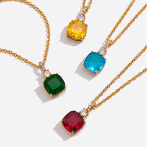 Collier pendentif géométrique quadrilatère en acier inoxydable avec accents de diamants sertis griffe pour bijoux cadeaux - Product Image 1