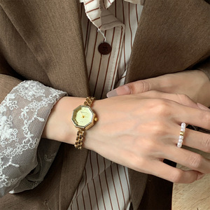 นาฬิกาข้อมือผู้หญิงแฟชั่นวินเทจปี 2026 หน้าปัดทรงแปดเหลี่ยม สายบาง ดีไซน์ใหม่สำหรับผู้หญิง สวมใส่ได้ทุกวัน - Product Image 6