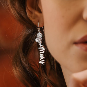 TD ต่างหูสำหรับผู้หญิงตุ้มหูแบบตัดทำจากสเตนเลสสตีลตามสั่งต่างหูแบบมีตัวอักษร12เดือนสำหรับผู้หญิง - Product Image 4