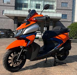 Motocicleta Scooter 2026 MOYING 150cc con Motor Refrigerado por Aire, Arranque Eléctrico, Freno de Disco Delantero y Trasero con Rueda de Aluminio - Product Image 5