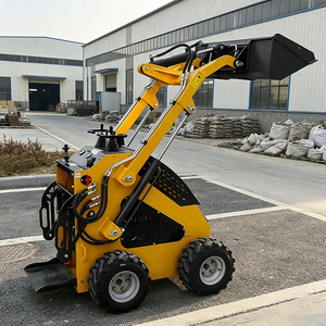 Mini-chargeuse compacte sur chenilles pour jardin et ferme, avec plusieurs accessoires - Product Image 2