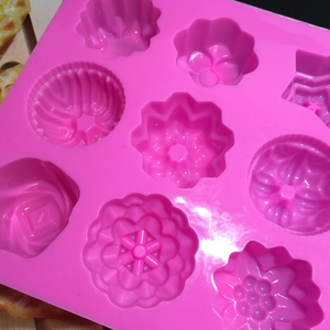 Moule Décoratif en Silicone Liquide pour Fondant, Gâteau, Chocolat : Roses et Marguerites - Product Image 1