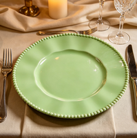 Assiettes de présentation en plastique perlées blanches de 13 pouces, motif moderne durable, personnalisables pour la décoration de la maison et des événements de mariage