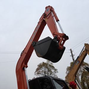 Excavadora Usada Hitachi ZX70 en Excelentes Condiciones, Bajo Precio, Modelo 2022, Peso Operativo de 7500 kg, Cucharón de 0.34 m, Motor con Rodamientos de Engranajes - Product Image 4