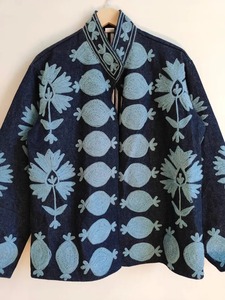 Chaqueta Suzani bordada a mano de mezclilla azul más vendida para mujeres bohemias Abrigo Suzani disponible para cantidades a granel de La India - Product Image 3
