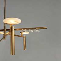 Luminaire suspendu géométrique à cadre croisé, lustre en laiton antique et albâtre, luminaire de plafond haut de gamme pour la décoration intérieure