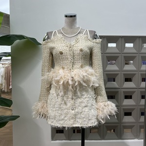 Bettergirl 2025 primavera nuova moda moda donna <span class=keywords><strong>ricca</strong></span> piccola fragranza tessuto a maglia con una parola collo a spalla corta Top - Product Image 1