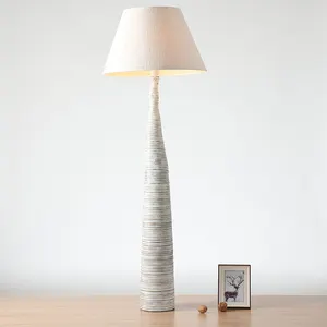 Groothandel Polyresin Europese Ontwerp Bureaulamp Wit Tall Moderne Woninginrichting Hars Floor Lamp Voor Home Decor