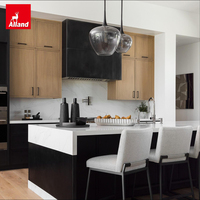 Ensemble d'armoires de cuisine Alland Natural Slim Shaker, finition Microvawe 2Dark Euro Oak Matte Black Shaker, sur mesure, fabriqué par Rift Cut Manufacturer