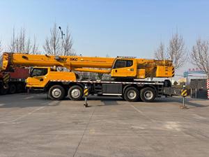 Grúa Móvil de Pluma Hidráulica Usada QY55KC de 55 Toneladas, Grúa de Camión para Construcción, Motor y Bomba de 50 Toneladas Incluidos - Product Image 3