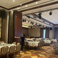 Cloison mobile moderne et opérationnelle, absorption acoustique hautement efficace, ignifuge, pour les salles de conférence d'hôtels, les restaurants