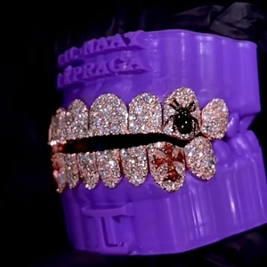 กริลล์ซ์ชุบทองคำขาว 925 เงินแท้ ประดับเพชรโมอิสซาไนต์ VVS D Dolor ผ่านการทดสอบเพชร สำหรับผู้ชาย สไตล์ฮิปฮอป - Product Image 3