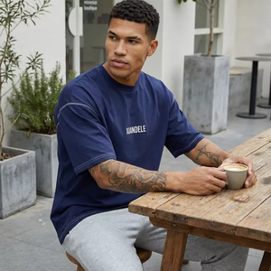 Camiseta Extra Grande de Alta Calidad, 250 g/m², 100% Algodón, con Logotipo Personalizado, Estilo Urbano Minimalista para Hombre, Color Azul Marino - Product Image 5