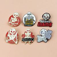 Pin Enamel Logam Grosir, Pin Tengkorak 'Baca Buku, Bersikap Baik, Tetap Unik', Bros Tengkorak Gothic, Lencana Kerah, Pin untuk Topi, Ransel, Kerah Baju