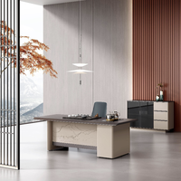 Grande table basse rectangulaire en bois massif avec un design moderne simple, durable et écologique pour la maison, le bureau, le salon