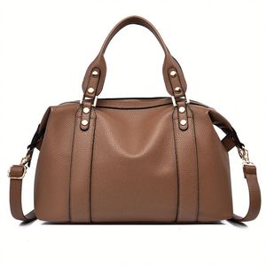 Bolso tote holográfico colorido de gran capacidad, moderno y de diseño, bolso de mano de PVC tipo gelatina para viajes de mujer. - Product Image 5