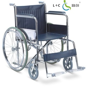 Fauteuil roulant manuel L+C 809, cadre en acier, siège noir, accoudoirs fixes, repose-pieds - Product Image 1