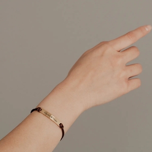Bracciale Macramè con Charm a Barra Rettangolare Personalizzabile con Incisione Logo ID in Acciaio Inossidabile Argento e Oro 18k - Product Image 3