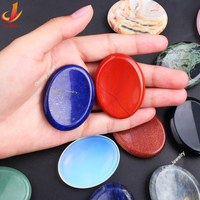 Vente en gros 35x45mm pierre de pouce artisanat naturel poche de paume polie ovale énergie de guérison 7 Chakra cristal naturel artisanat pierre d'inquiétude