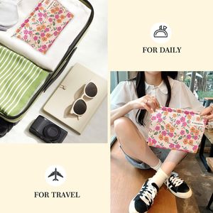 Graziosa piccola borsa per il trucco con motivi floreali, beauty case da viaggio con ampia capacità e chiusura a zip (personalizzabile) - Product Image 6