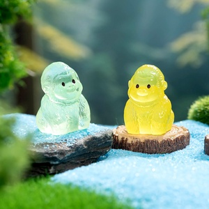 Vente en gros de figurines en résine de gorille de dessin animé, ornements en résine kawaii, breloques en résine d'animaux qui brillent dans le noir pour la décoration de voiture - Product Image 4