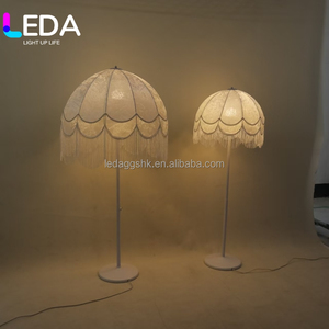 Lampe sur pied bohème en dentelle festonnée avec franges, hauteur réglable, pour décoration de mariage, banquet, réception - Product Image 6
