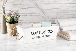 Insegna in Legno 'Lost Socks Basket' per Lavanderia in Stile Fattoria Moderna, Accessori per Casa - Product Image 5