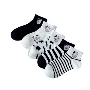 Chaussettes courtes pour femmes à motif vache de dessin animé, respirantes, fines, décontractées, antidérapantes, pour usage quotidien - Product Image 4
