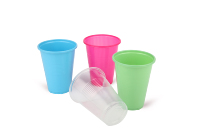 Les gobelets en plastique jetables de 9oz en PP personnalisés qui peuvent être imprimés sur mesure conviennent aux réunions de famille