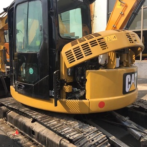 รถขุด CAT 308D สีเหลือง พร้อมระบบตีนตะขาบ และมุมมองในห้องโดยสาร - Product Image 6