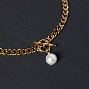Collar de Cadena Cubana con Cierre OT de Acero Inoxidable Clásico y Elegante, con Letras del Alfabeto y Perlas de Imitación - Product Image 5
