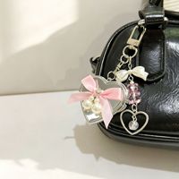 Miroir compact en métal en gros avec porte-clés, mini miroir de maquillage pliable avec nœud, perle et breloque cœur pour sac à main, sac à dos, voyage, cadeau