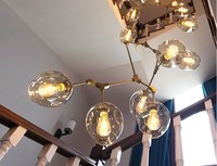 Lampe led suspendue en laiton et verre au design simpliste, design moderne, luminaire décoratif d'intérieur, idéal pour des escaliers