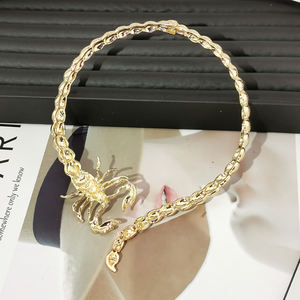 Collier ras du cou en métal de style punk, scorpion exagéré, luxe léger, niche haut de gamme, nouveaux colliers pour femmes et hommes - Product Image 5