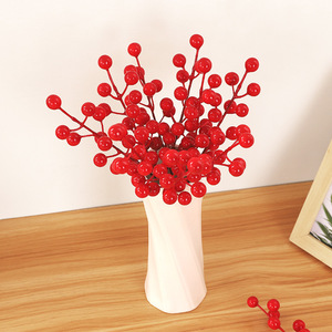 Branche artificielle de baies rouges Kch, 12 têtes, fruits porte-bonheur en plastique, décoration de Noël et du Festival Qixi - Product Image 1