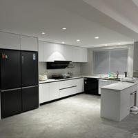 Meuble de cuisine en bois massif encastré de luxe, design étanche et anti-huile pour villa, cuisine ouverte, rénovation personnalisée de toute la maison