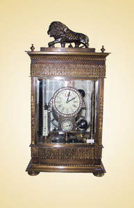 Caja de latón grabada, figura de León, Noria frontal, regulador impulsado por gravedad, rodamiento de bolas que cae, reloj de mesa de escape Visible - Product Image 3