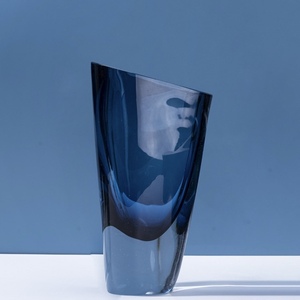 Jarrón de Vidrio Soplado Estilo Lujo Ligero Color Gris Humo para Flores Frescas, Daphne Odora, Campanas Colgantes, Decoración de Sala de Estar - Product Image 2