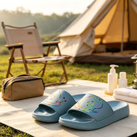Sandales à enfiler pour femme, personnalisées, imprimées d'illustrations animales colorées, pour l'été, durables, pour la douche, la piscine, l'intérieur et l'extérieur, en gros